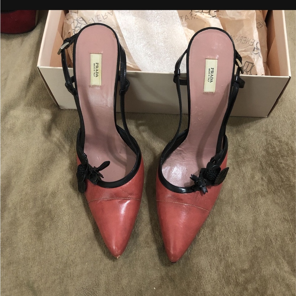 BEAUTIFUL PRADA HEELS